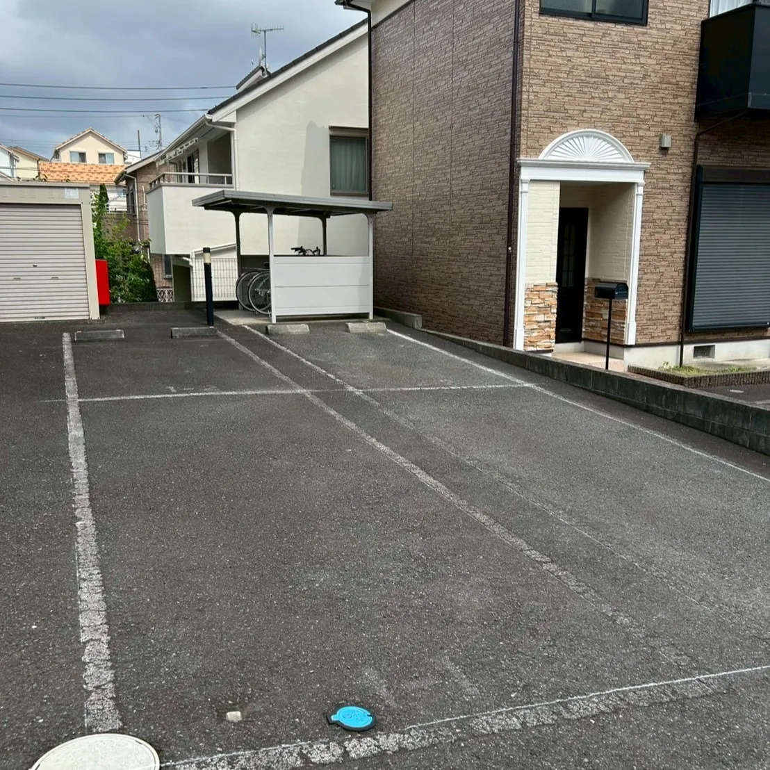本日は、嬉しいことに2件目の白線区画線工事のご依頼をいただき...