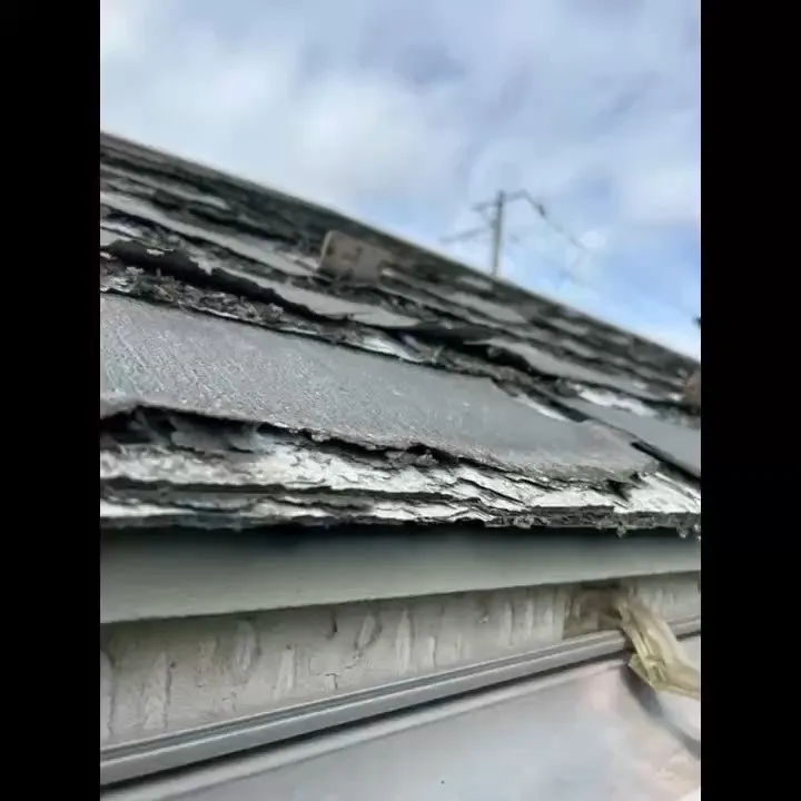 みなさん、こんにちは😊今回はノンアスベスト屋根についてお話し...